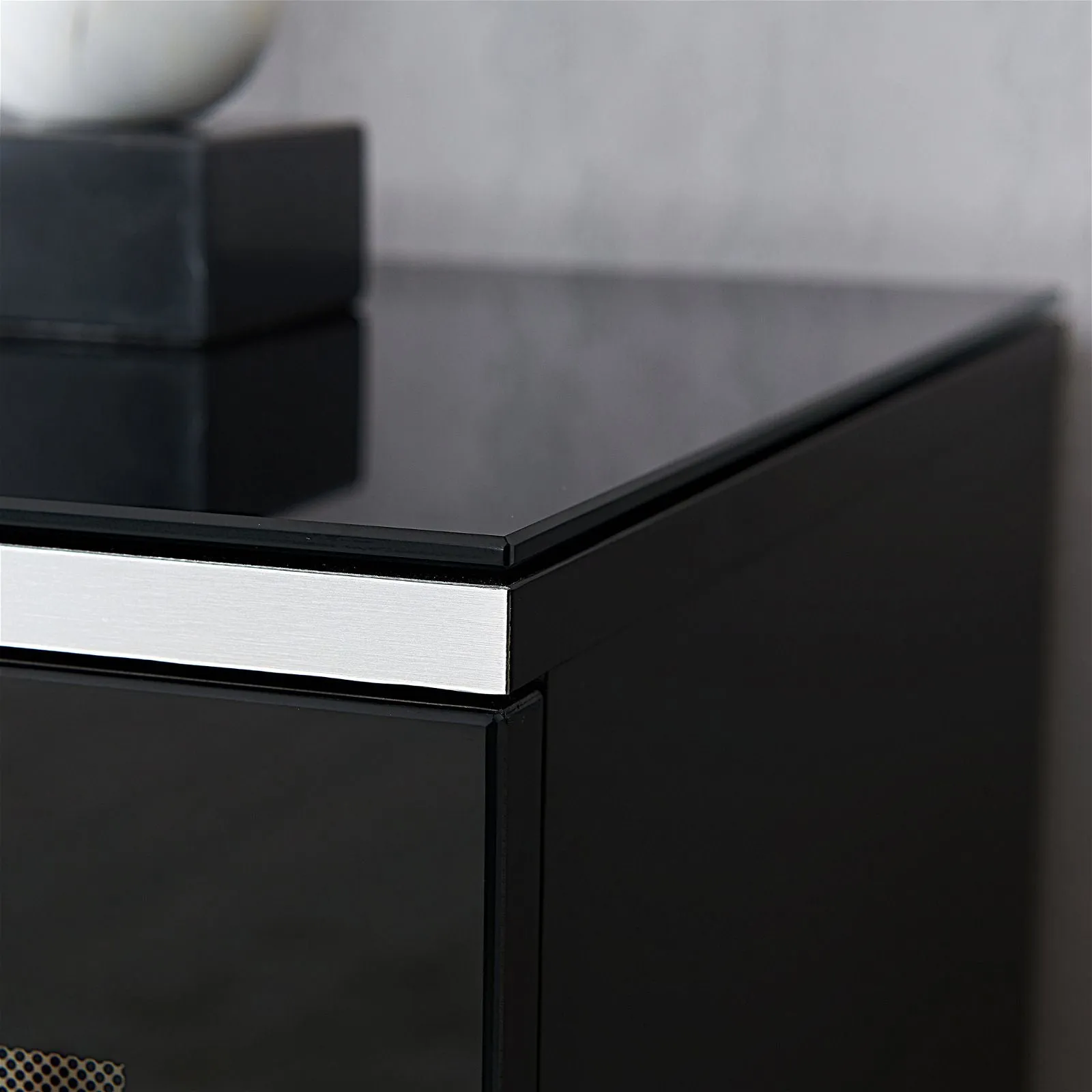 DIABLO 1800 Entertainment Unit Black by TAURIS™