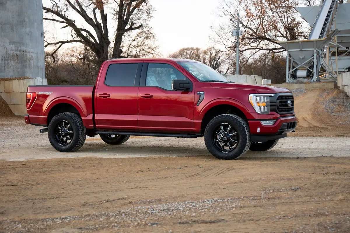 2 Inch Lift Kit - N3 Struts/V2 - Ford F-150 4Wd (2021-2023) 1